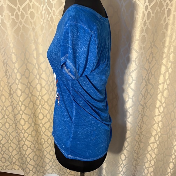 Jurassic World Vintage Tee. Size M Blue with large decal on front. - Picture 3 of 6